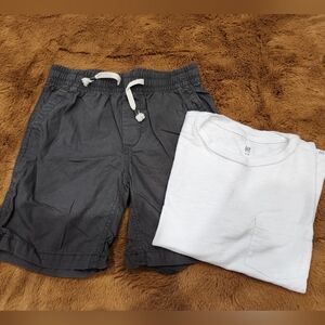 💙 GAP Kids, M (8), Dark Gray shorts and White Tee Shirt 2pcs.